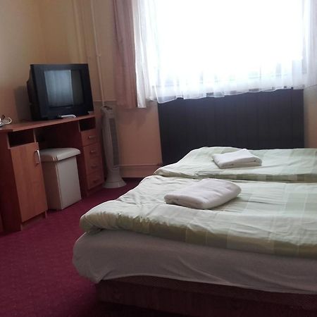 Bed and Breakfast Domino Panzio Секешфегервар Екстер'єр фото