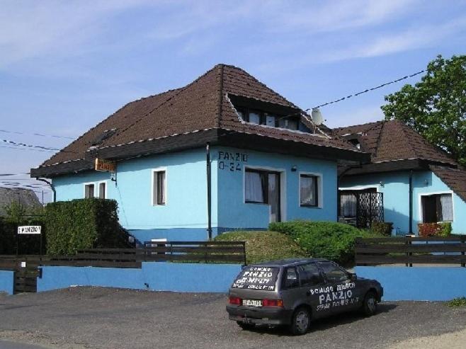 Bed and Breakfast Domino Panzio Секешфегервар Екстер'єр фото