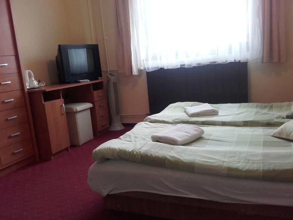 Bed and Breakfast Domino Panzio Секешфегервар Екстер'єр фото